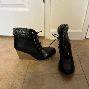 Black Wedge Ankle Boots with Knit Cuff Nautica size 10